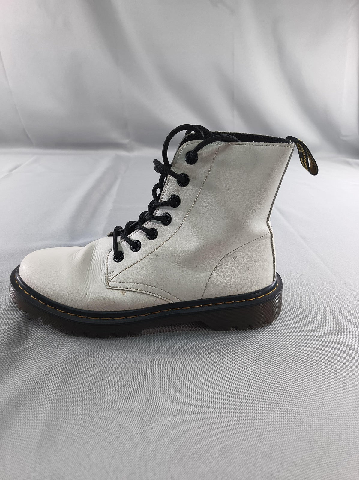 Dr. Martens 1460 Boots Womens Size 8 White Leather 8-Eye Lace Up Combat AirWair