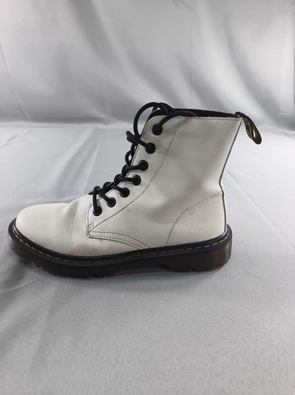 Dr. Martens 1460 Boots Womens Size 8 White Leather 8-Eye Lace Up Combat AirWair