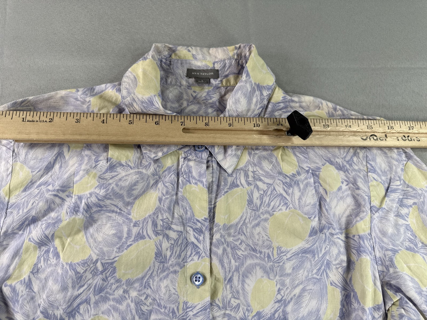 ANN TAYLOR Button Up All Over Print Collared Sleeve Regular Fit Womens L