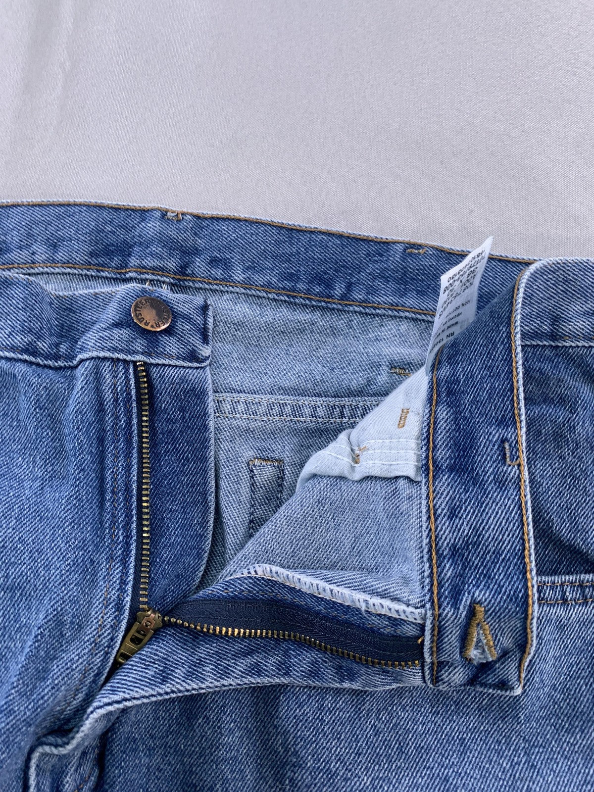 Rustler Jeans Mens 36x30 Blue Denim Straight Leg Five Pocket Zip Fly Medium Wash