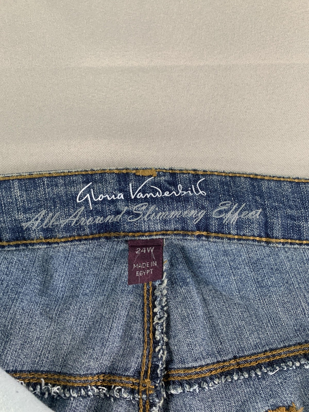 Gloria Vanderbilt Bermuda Shorts Womens 24W Denim Jean Slimming Stretch Casual