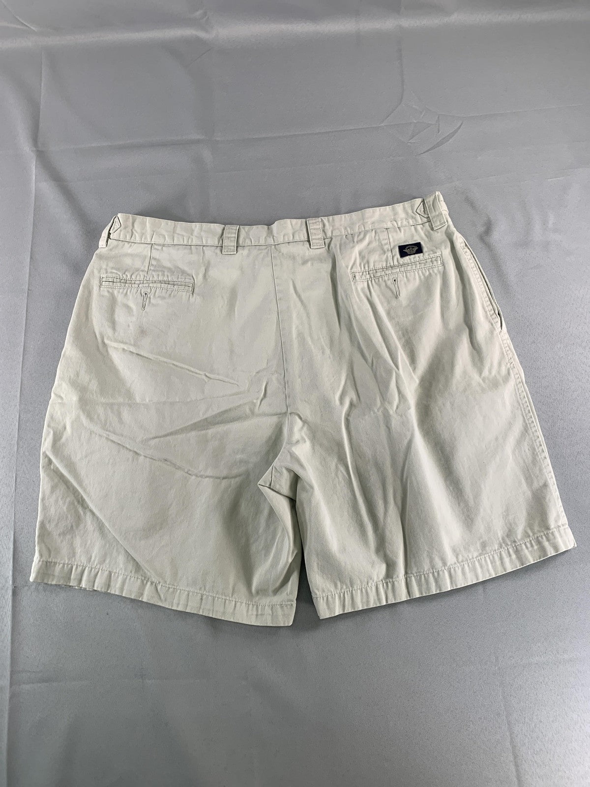 Dockers Khakis Shorts Mens Medium Beige Pleated Front Casual Flat Front Classic