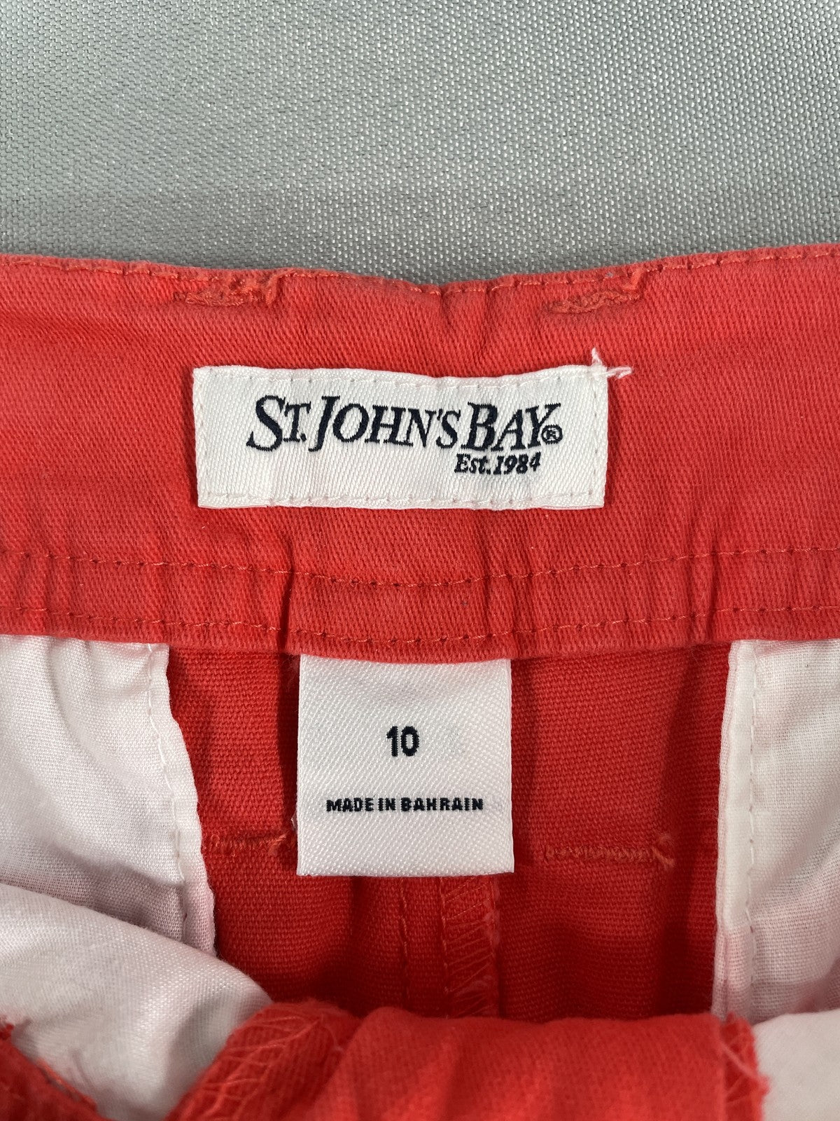St Johns Bay Pants Womens 10 Red Cropped Capri Flat Front Casual Summer Chinos