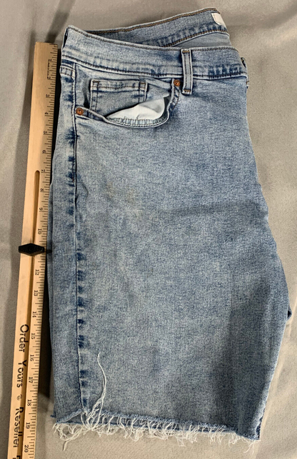 Denizen Levi’s Boyfriend Cutoff Jean Shorts W38 High Rise Frayed Hem Light Wash