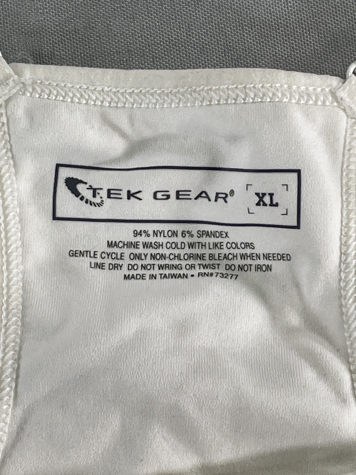 Tek Gear Sports Bra Womens XL Seamless Adjustable Straps Nylon Spandex Soft 94