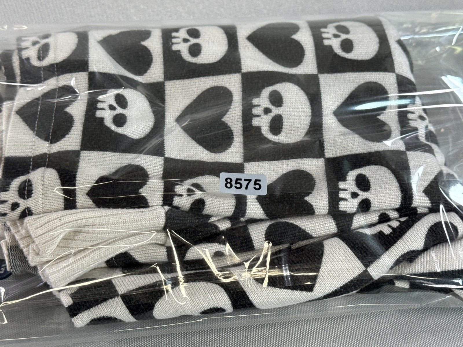 American Eagle Skull Kawaii Sweater M Black White Polyester Elastane Pullover