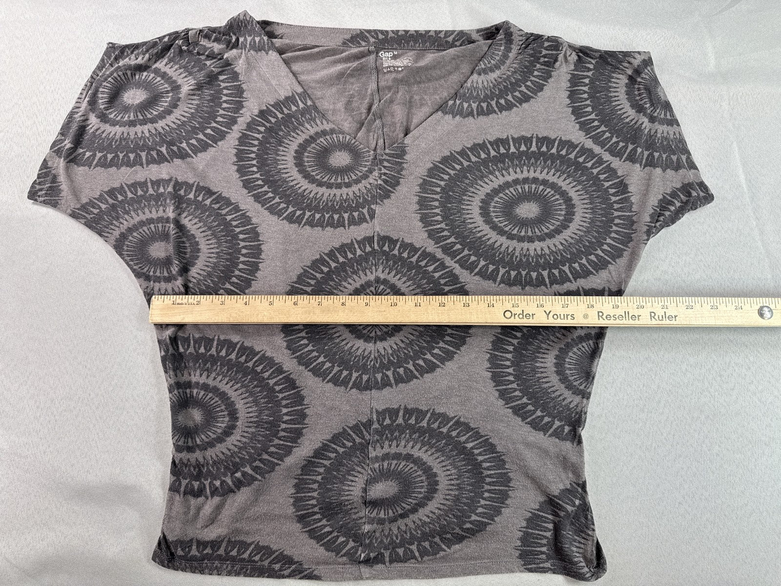 Gap All Over Print Blouse Womens M Gray Cotton Blend Relaxed Fit Neck Short