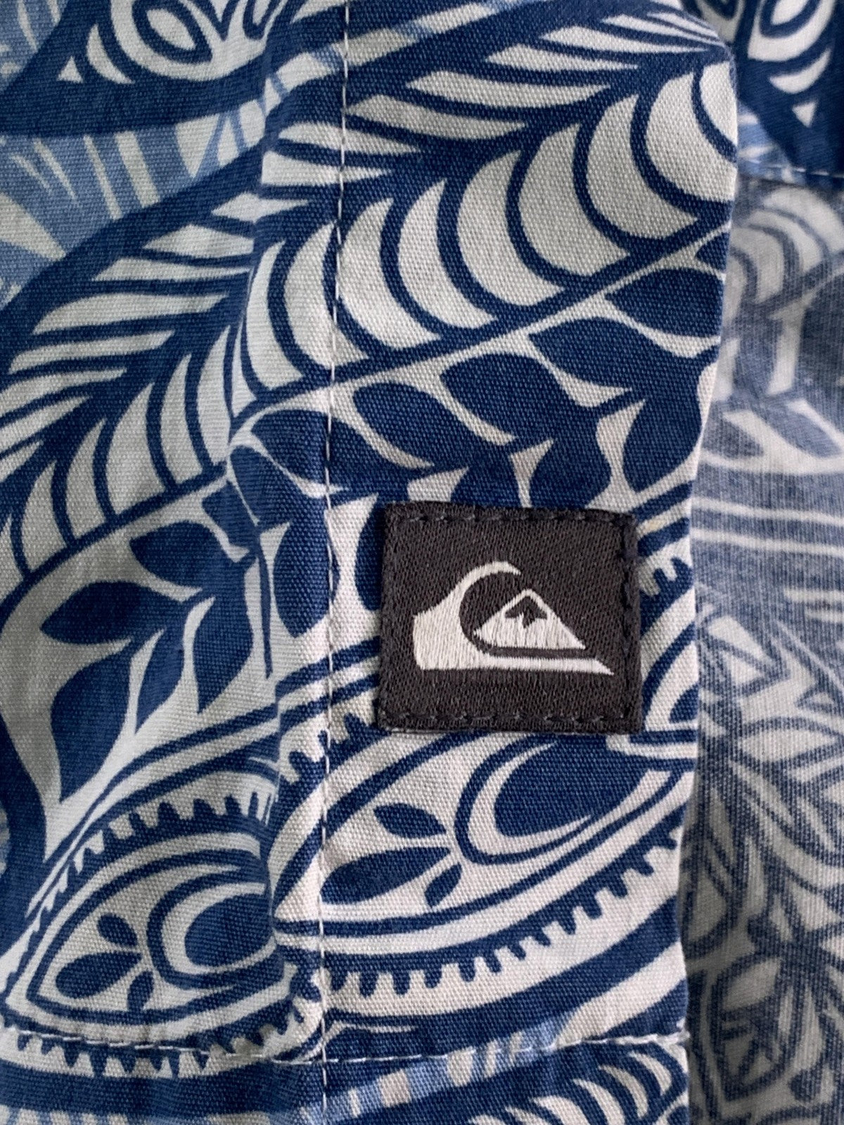 Quiksilver Shirt Mens Medium Blue White Hawaiian Aloha Short Sleeve D509607