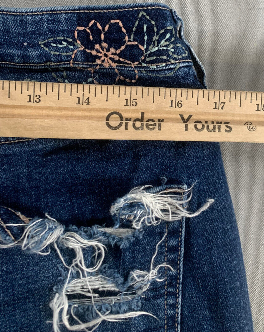American Eagle Ripped Jeans 14 32x25 High Rise Distressed Rigid Floral Embroider