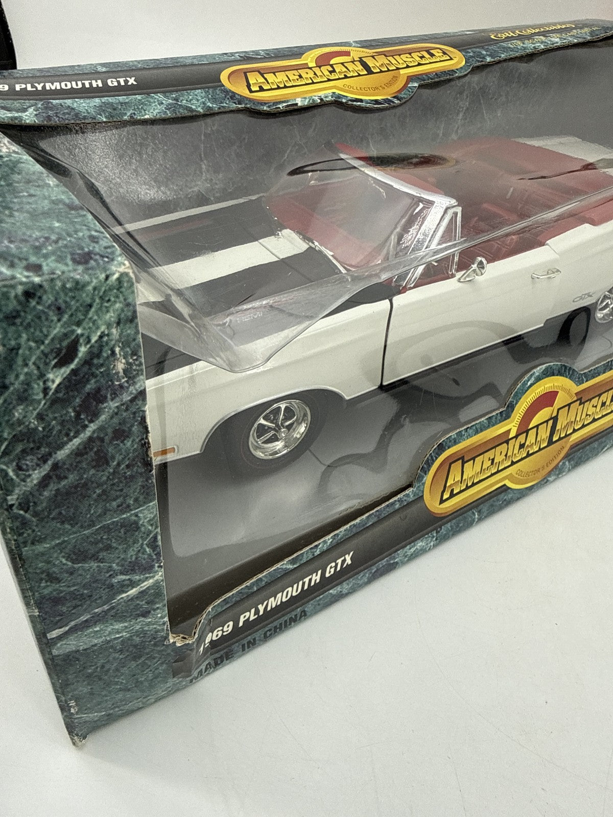 Ertl Collectibles Plymouth GTX Diecast Model Car 1:18 Scale White/Red Metal Hemi