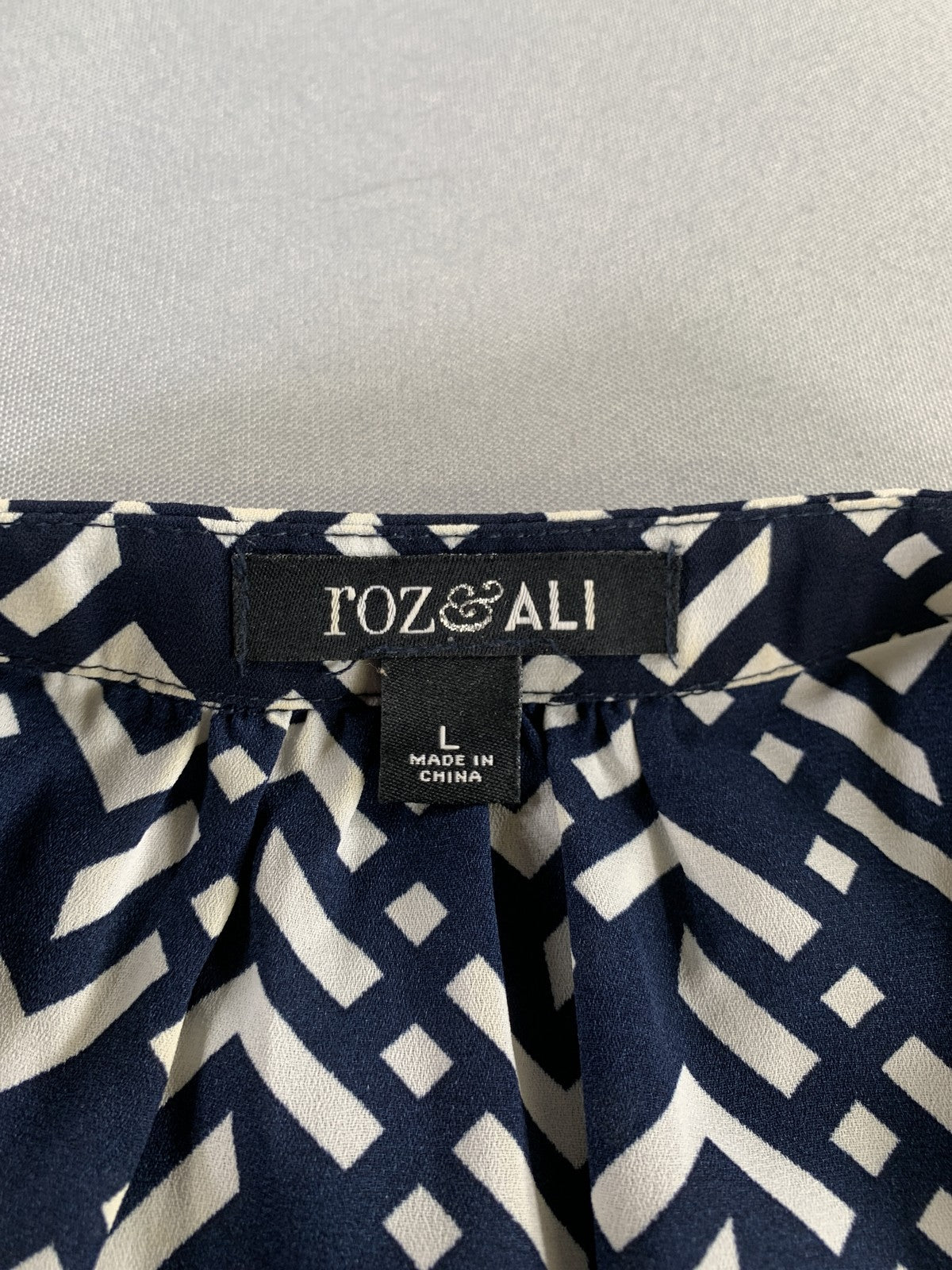 Roz & Ali Blouse Womens Large Chevron Geometric Sleeveless Top Polyester 100