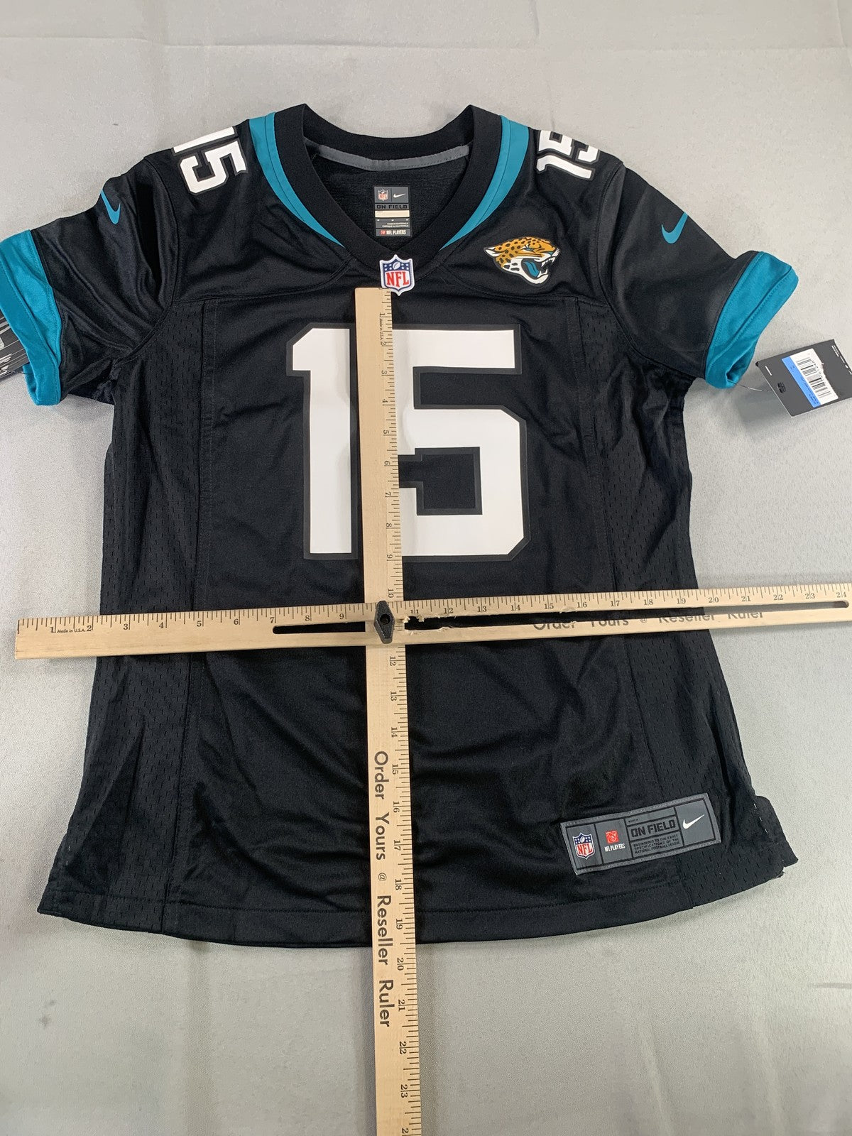 Jacksonville Jaguars Jersey Womens Medium Nike NFL Football Minshew II 15 Shirt