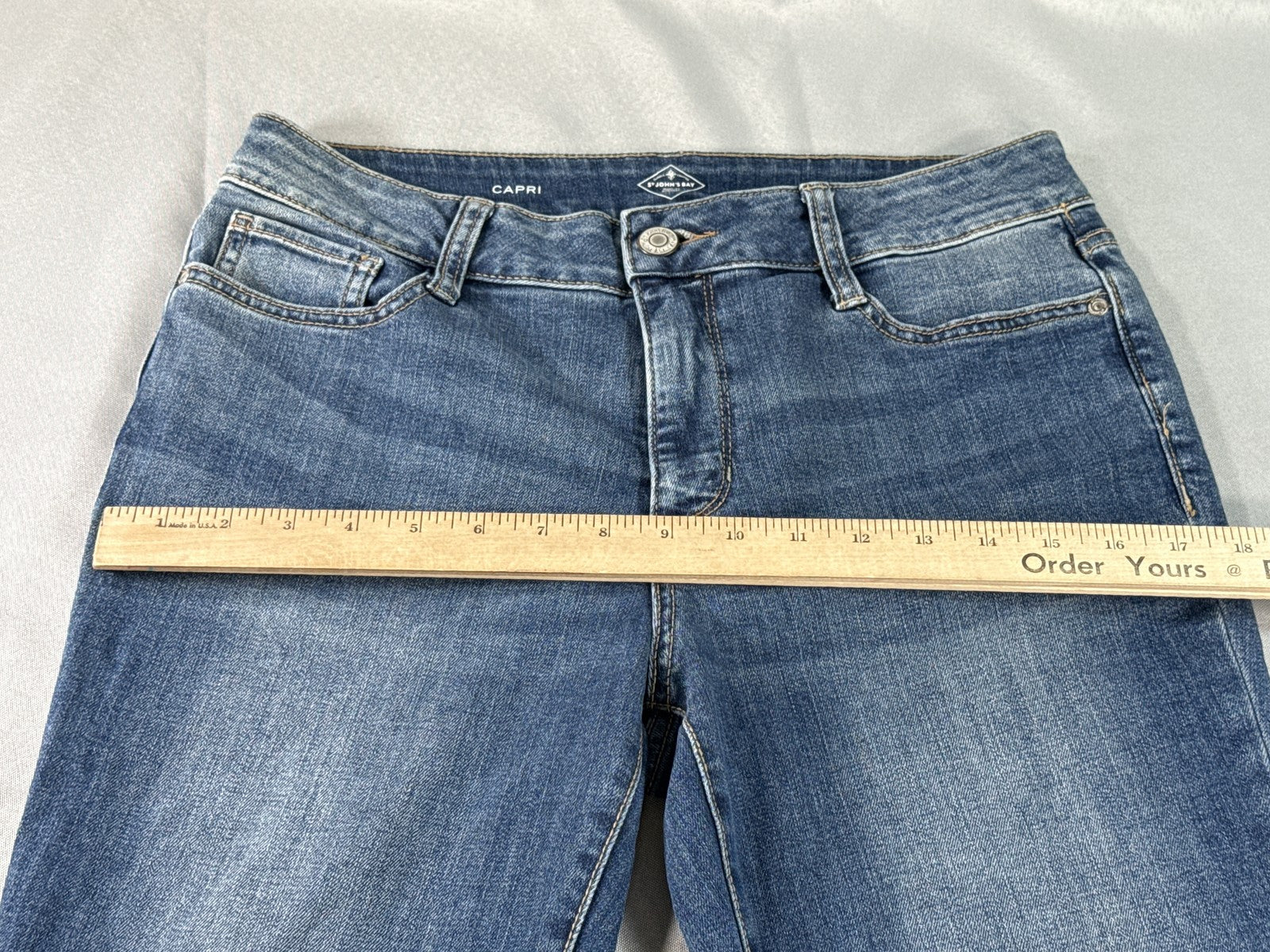 St. John's Bay Jeans Cropped Women’s 8 Blue Cotton Blend Stretch Denim Mid Rise