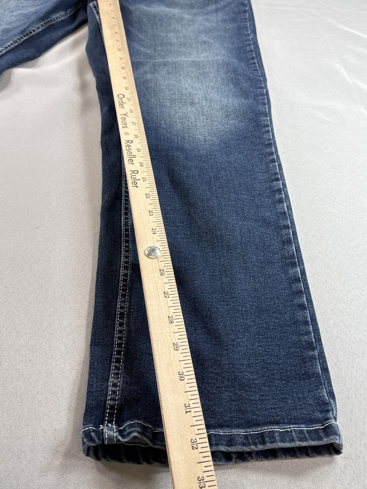 KENNETH COLE Jeans Mens 38X32 Blue Denim Relaxed Fit Distressed Wash Straight