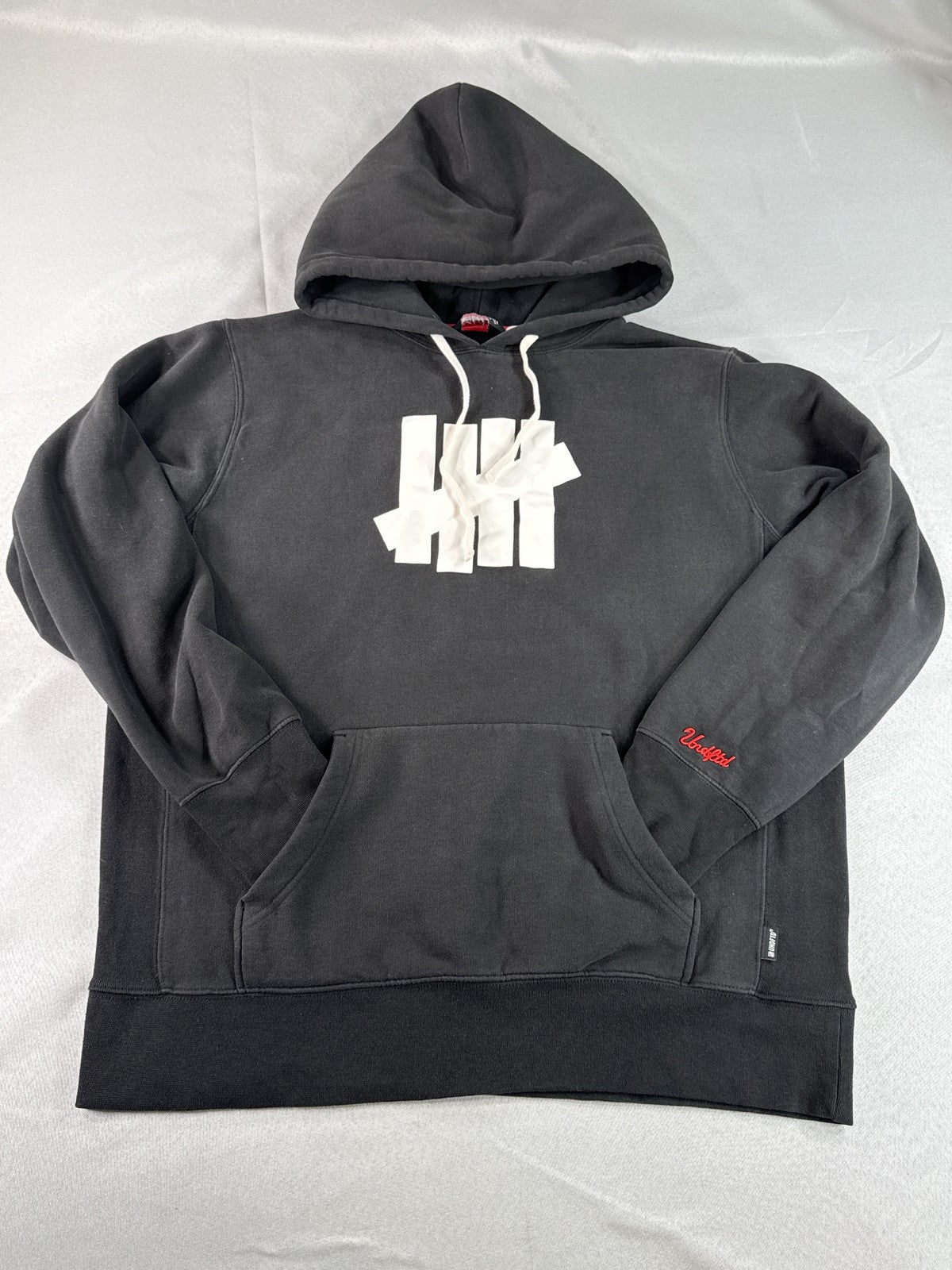 UNDEFEATED Hoodie XL Black Cotton Pullover Graphic Long Sleeve Streetwear Five