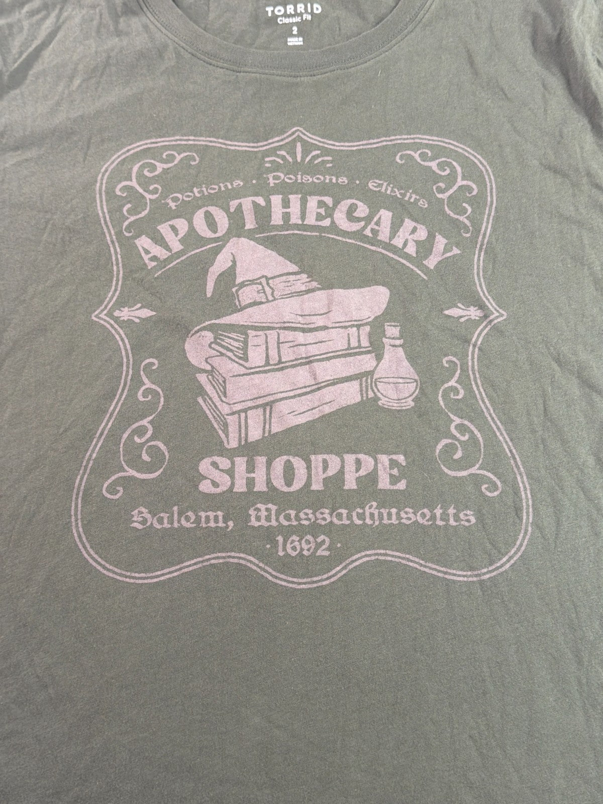 Torrid Apothecary Shoppe Womens 2X Green Salem 1692 Witch Halloween Tee Shirt