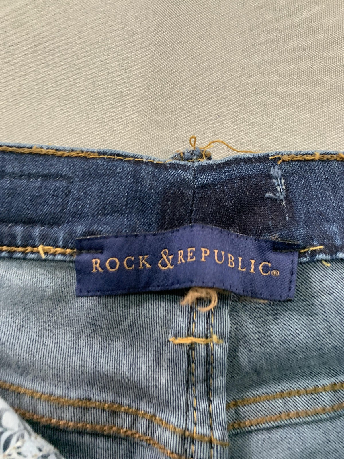 Rock & Republic Jeans Womens Size 2 Blue Berlin Straight Leg Rhinestone Denim