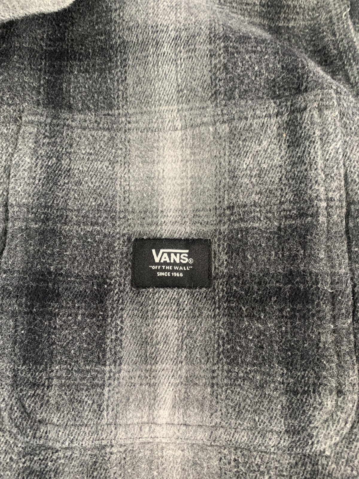 Vans Jacket Mens Medium Black Gray Plaid Fleece Flannel Shirt Classic Fit NWT