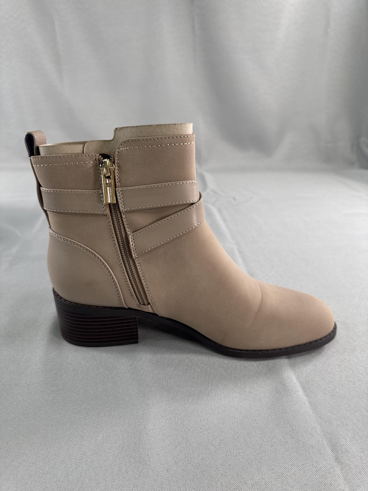 Tommy Hilfiger Boots Womens Size 9 Medium Gray Dazni Ankle Booties Zip TH Logo