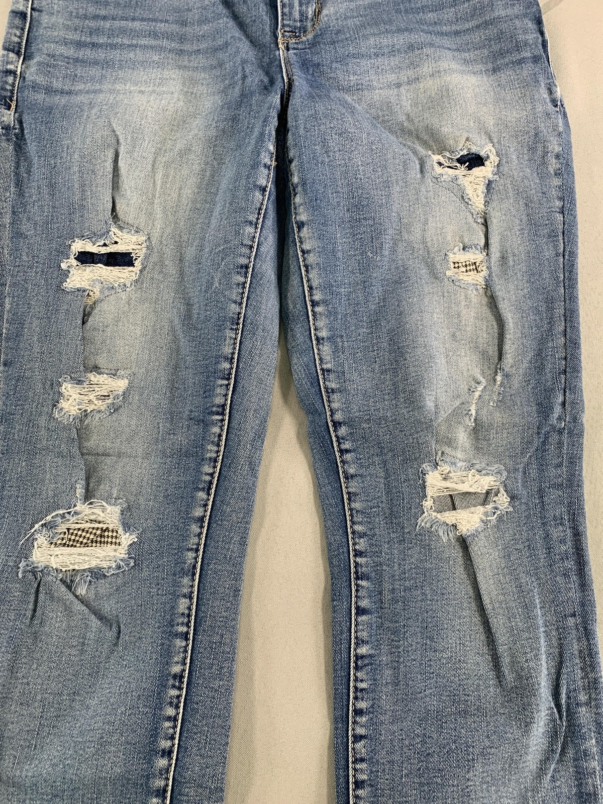 Maurices Jeans Womens Medium Distressed Blue Skinny Stretch Denim Ripped Pants