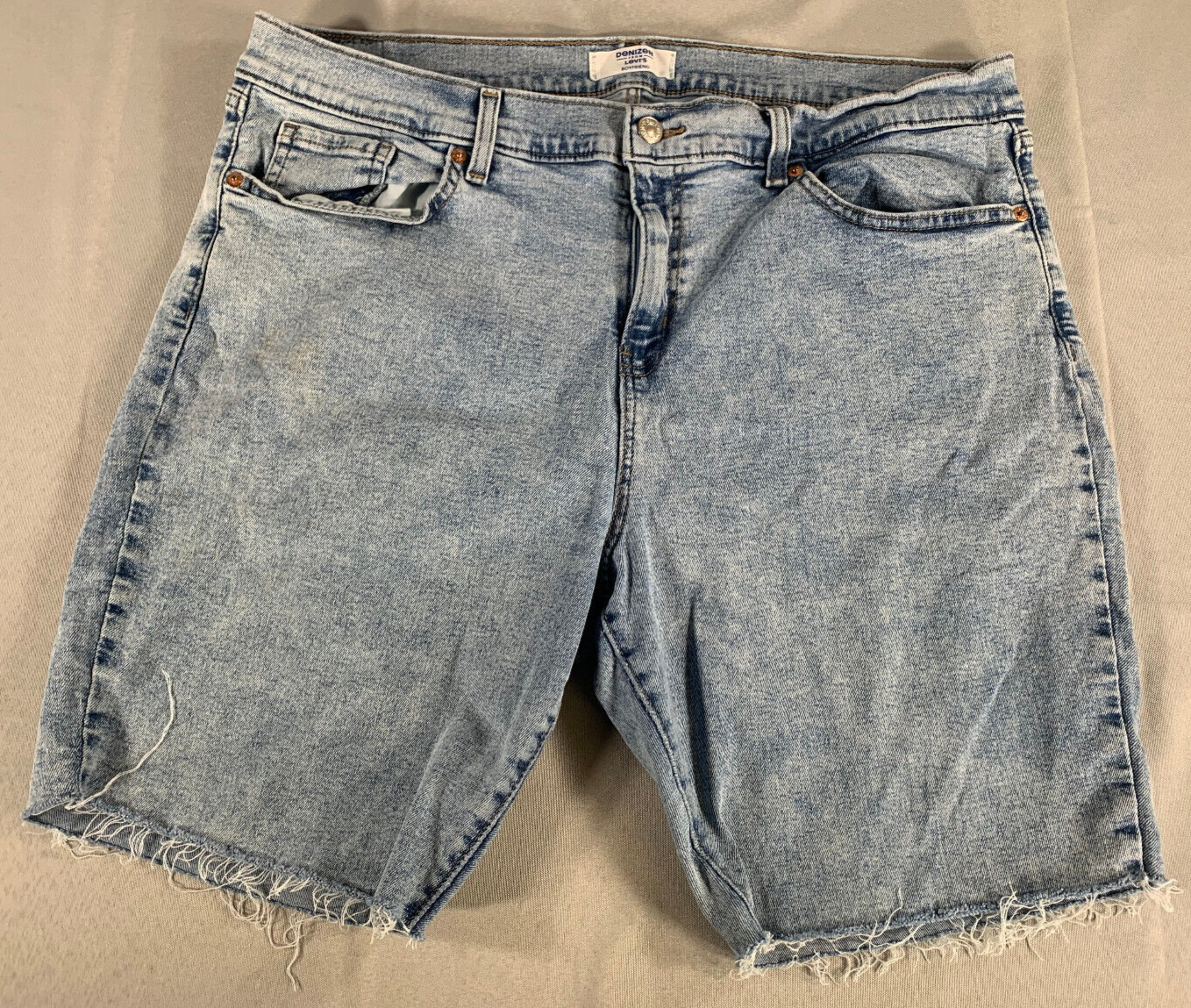 Denizen Levi’s Boyfriend Cutoff Jean Shorts W38 High Rise Frayed Hem Light Wash