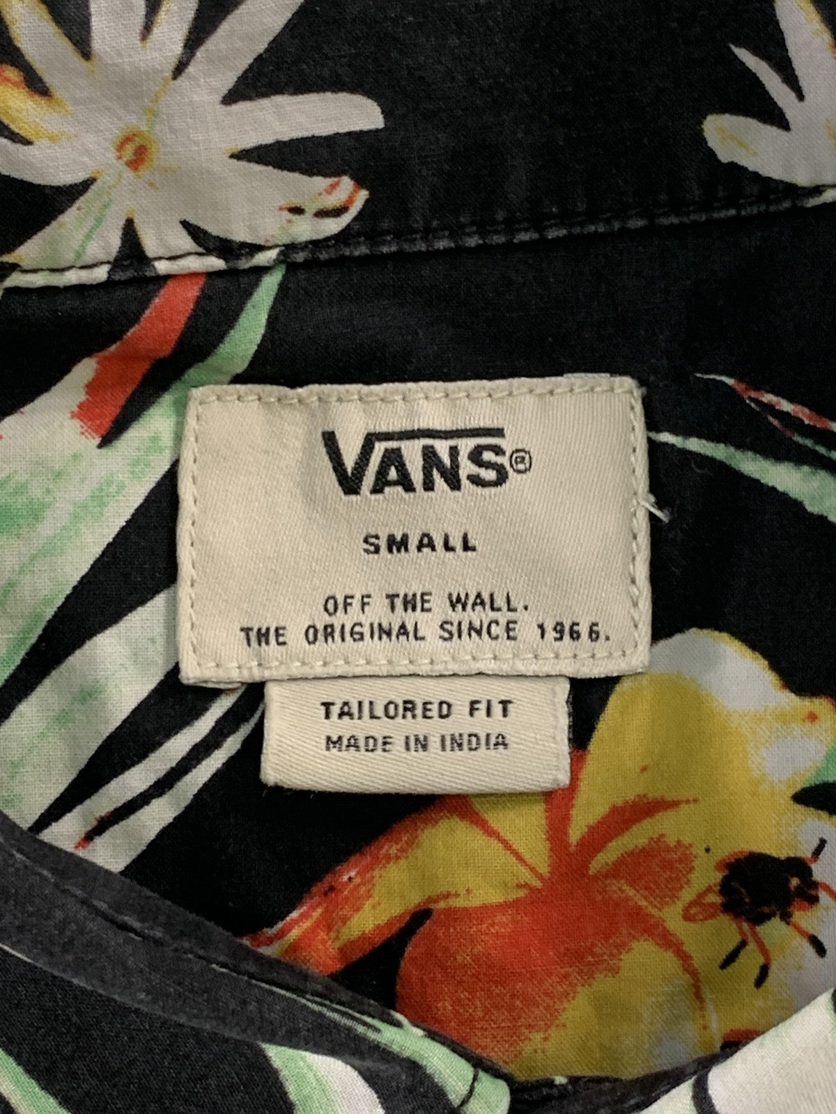 Vans Shirt Mens Small Black Floral Button Up Tailored Fit Hawaiian Tropical