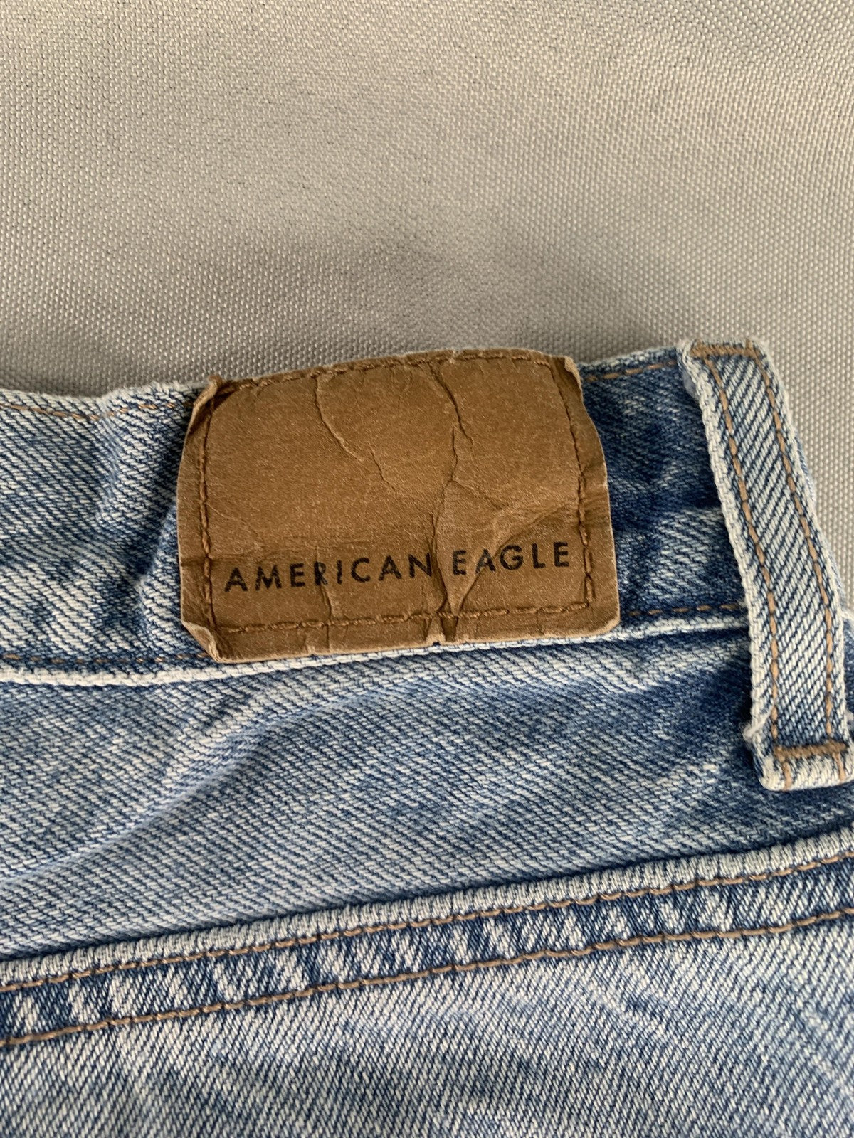 American Eagle Jeans Womens 0 Blue Light Wash Relaxed Mom Jean Distressed Ripped