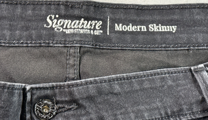 Signature by Levi Strauss Modern Skinny Capri Jeans Womens Plus Black Raw Hem