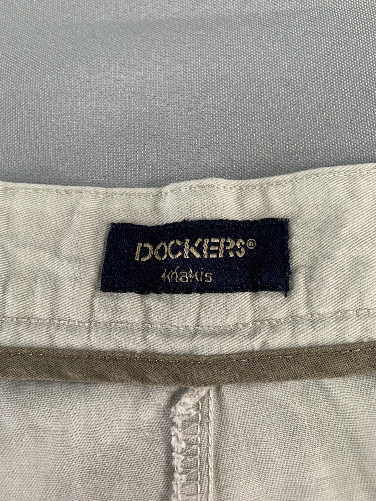 Dockers Khakis Shorts Mens Medium Beige Pleated Front Casual Flat Front Classic