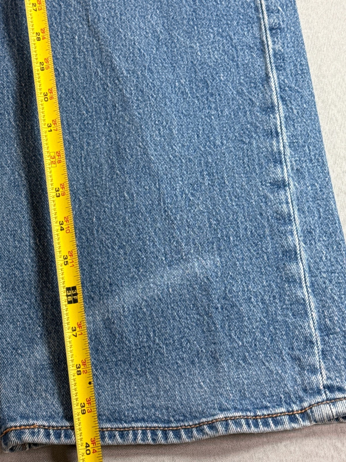 Levi's 501 Men's Medium Wash Blue Denim Straight Leg Button Fly Jeans W44 L30 VT