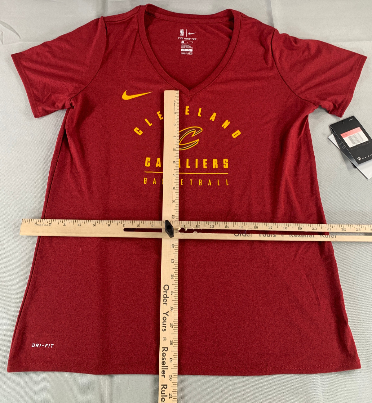 Nike Cleveland Cavaliers AA2809-677 Dri-FIT V-Neck Tee Womens L Red NBA Shirt